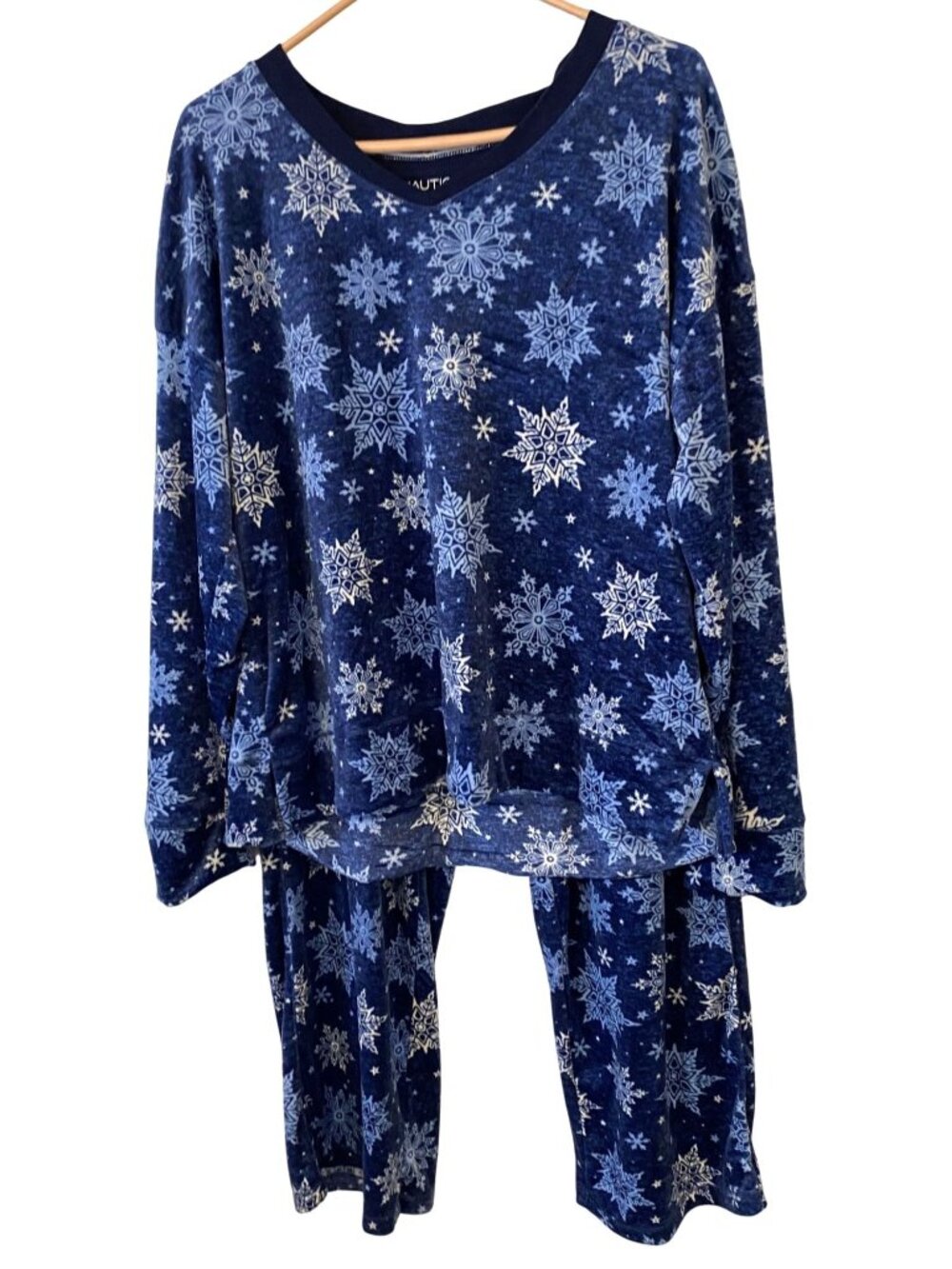 Nautica Womens L Blue Snowflake Silky Fleece Pajama Set 2 Piece Winter Cozy